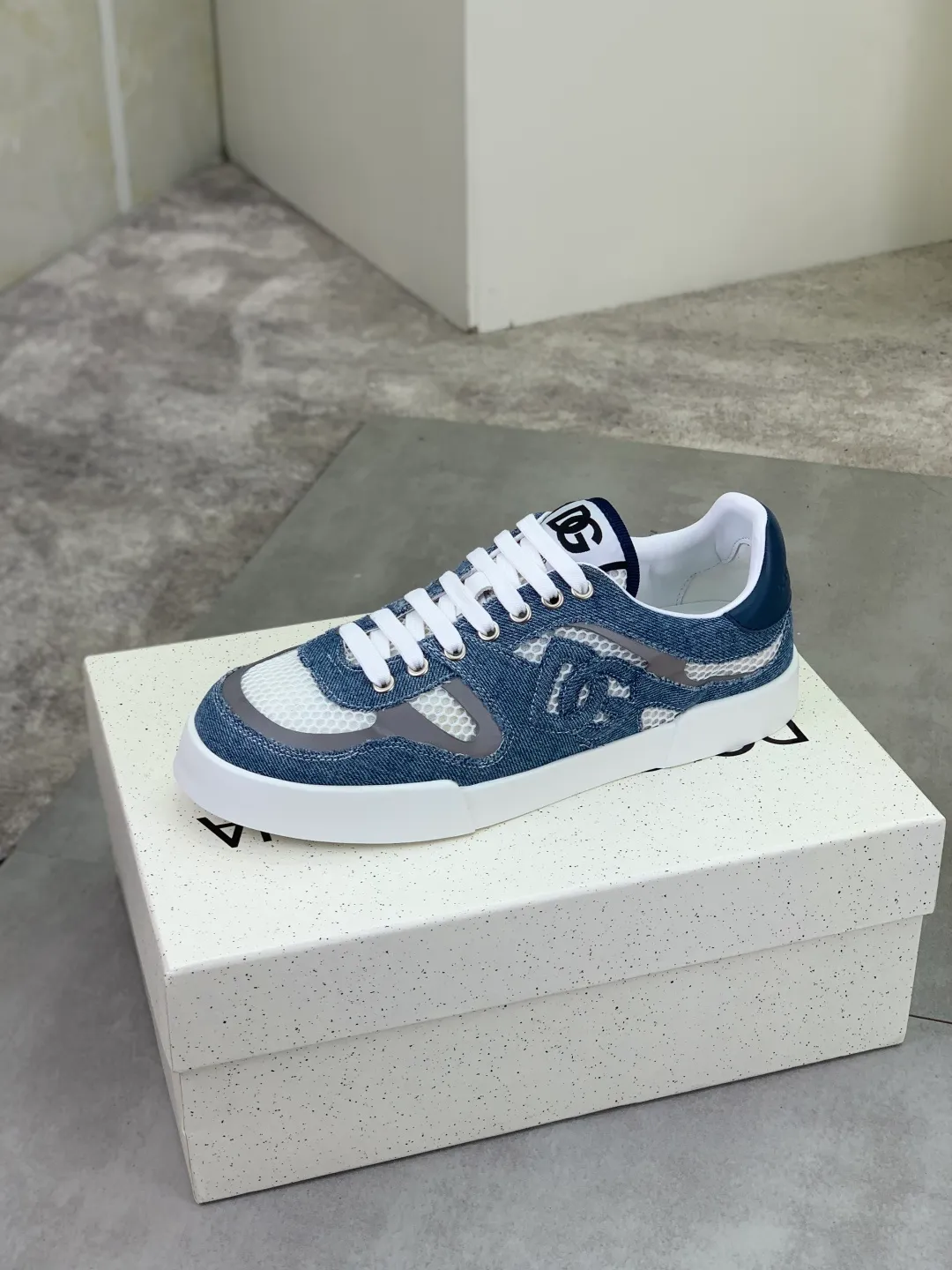 Men's shoes 💰P542💰 [New model] The latest hot style, top original quality, the official website is synchronized with "DOLCE&GABBANA [Dolce & Gabbana] ~ High quality." The effect is low-top casual DG men's shoes, loved by many celebrities, using high-end imported first-layer frosted calfskin with punched logo design + cowhide feet, simple and elegant, perfectly interpreting the latest inspiration for shoes, integrating classics and fashion. Luxurious dream, dominating fashion Suitable for drivers, light and comfortable to drive, light and breathable for outdoor travel, high-end quality, trustworthy, 4️⃣colors🉑️ to choose from! Code number: 38-46